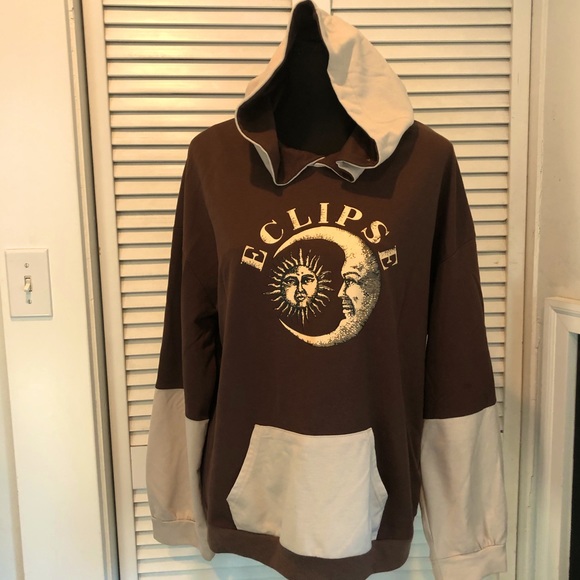 SHEIN Tops - SHEIN Hoodie - Brown & Cream. Spacious Hood. Kangaroo Front Pocket. 🌿